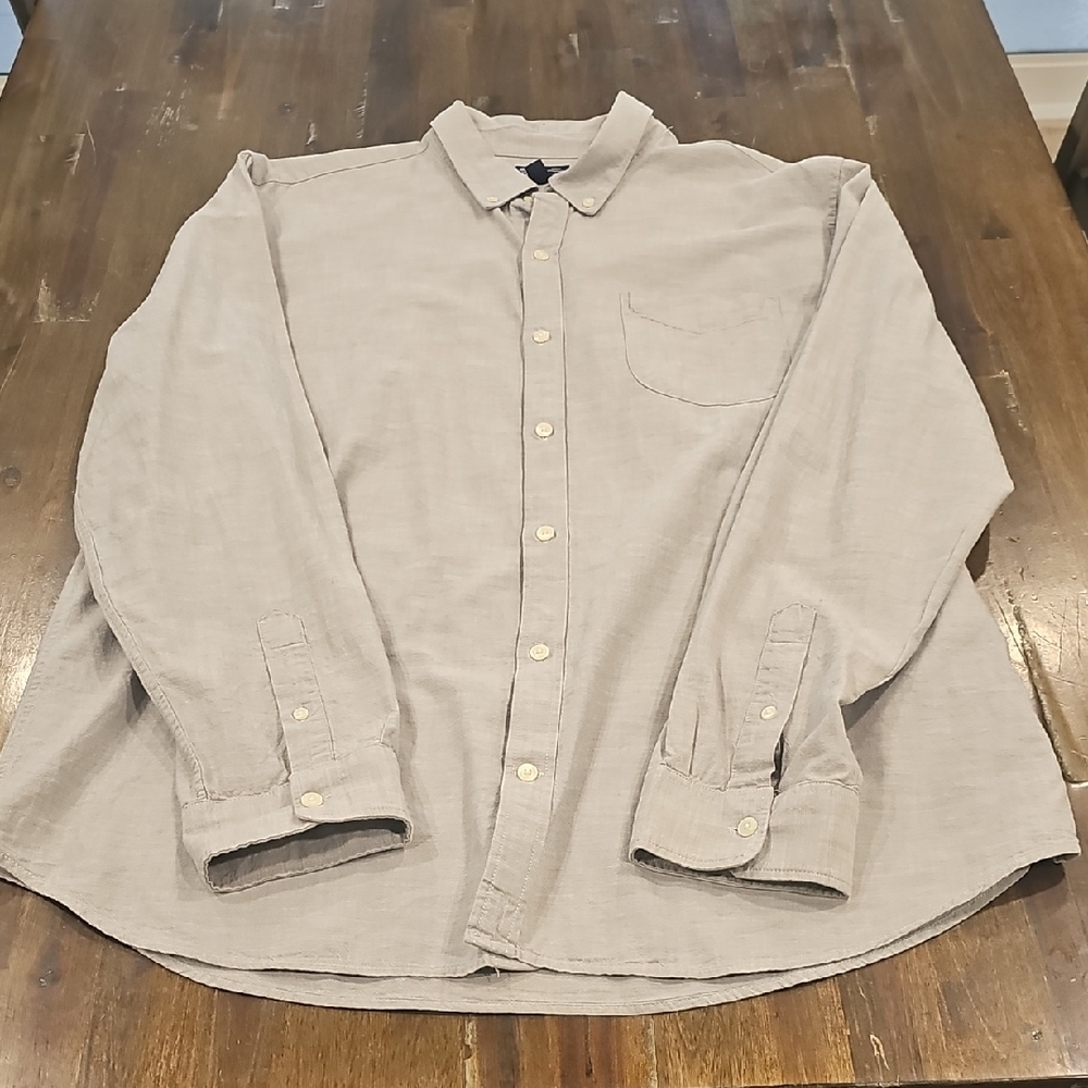GAP Men's Light Gray Casual Button Down Shirt
